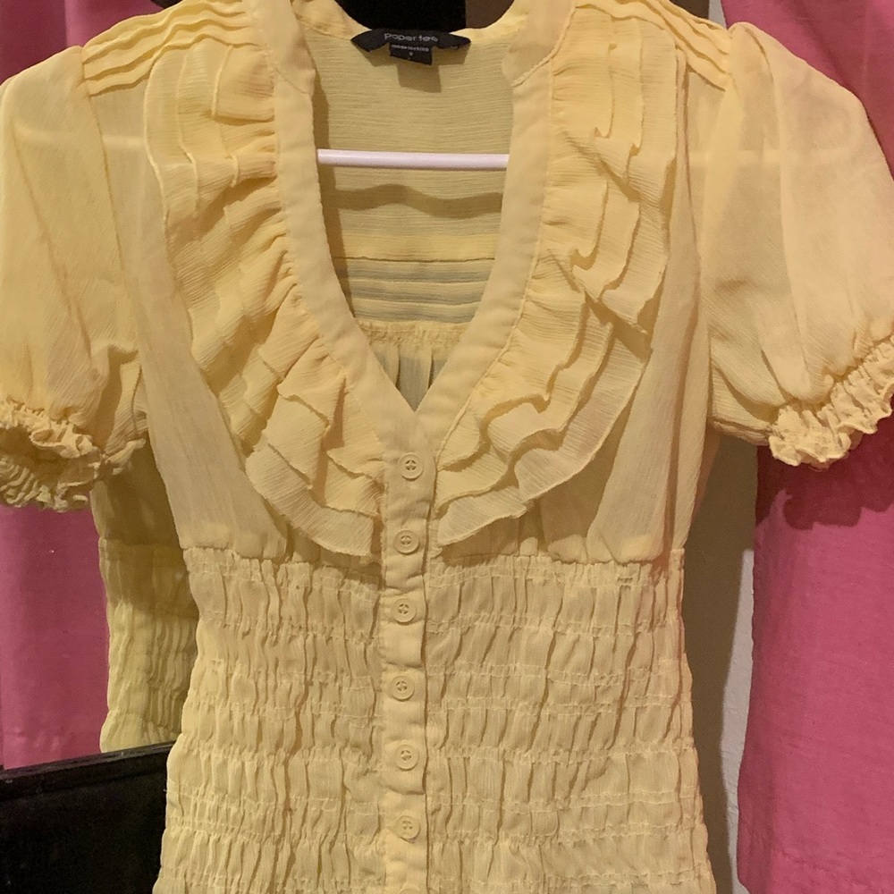 Yellow Ruffle Top💛 - Picture 2 of 5